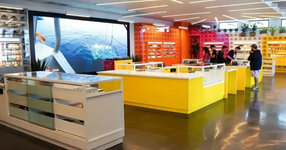 Puff-N-Dash Chula Vista · Broadway interior